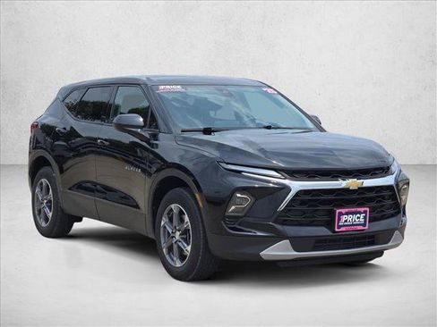 Used 2025 Chevrolet Blazer LT AWD/4WD image 3