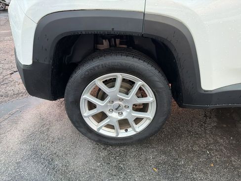 Certified 2022 Jeep Renegade Latitude w/ Convenience Group image 31