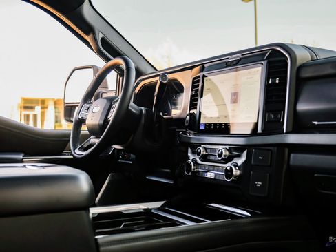 Used 2026 Ford F450 Platinum w/ FX4 Off-Road Package AWD/4WD image 57