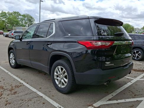 Used 2018 Chevrolet Traverse LT FWD image 2