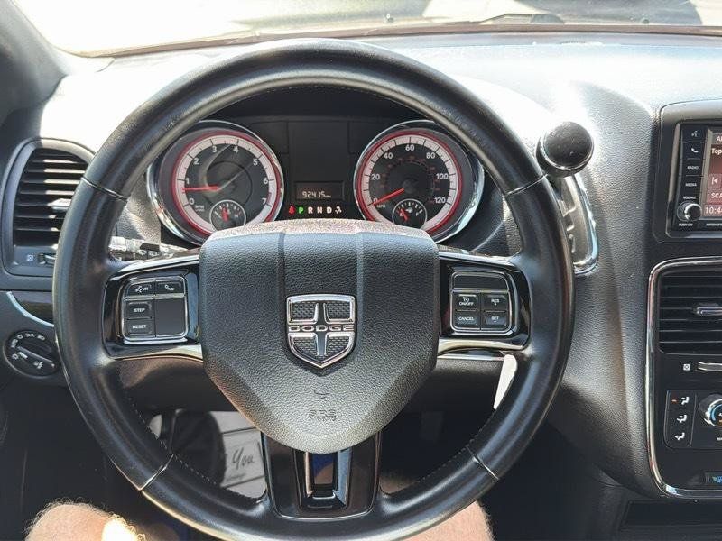 Used 2020 Dodge Grand Caravan SE FWD image 18