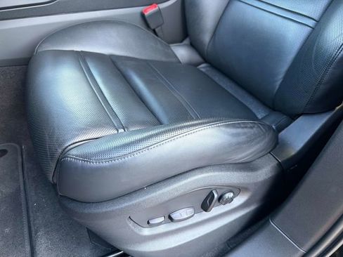Used 2023 Porsche Cayenne Platinum Edition image 18