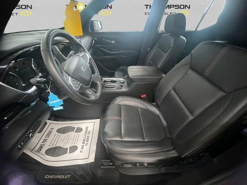 Used 2023 Chevrolet Traverse RS FWD image 9