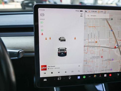 Used 2018 Tesla Model 3 Performance image 19