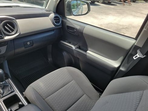 Used 2022 Toyota Tacoma SR5 w/ Technology Package RWD image 13