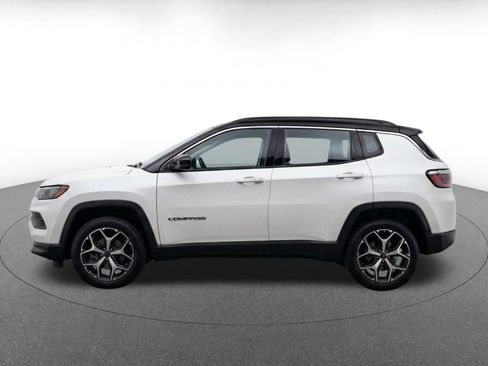 Used 2025 Jeep Compass Limited AWD/4WD image 4