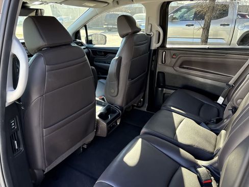 Used 2023 Honda Odyssey Touring image 11