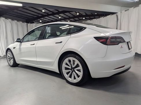 Used 2023 Tesla Model 3 Standard Range image 4