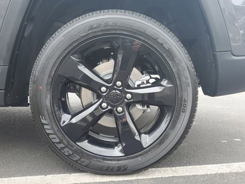 New 2025 Jeep Grand Cherokee Altitude image 6