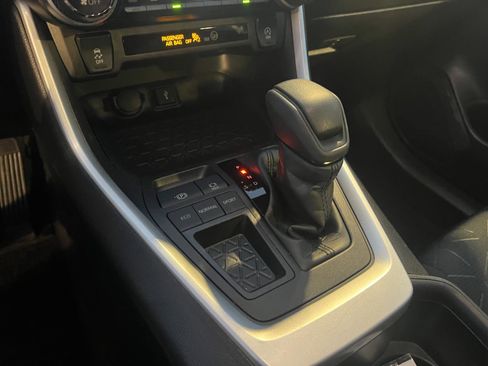 Certified 2022 Toyota RAV4 XLE FWD image 29
