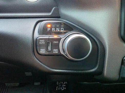 Used 2020 RAM 1500 4x4 Crew Cab image 22