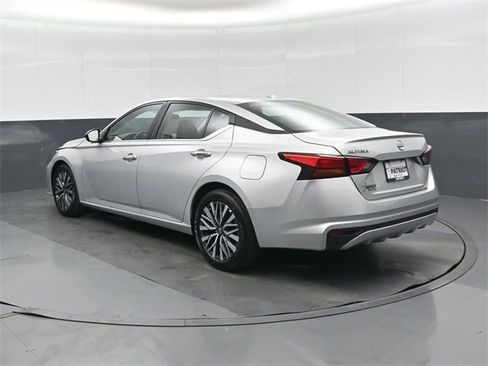 Used 2025 Nissan Altima 2.5 SV image 6