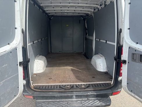 Used 2014 Freightliner Sprinter 2500 RWD image 5