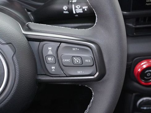 Used 2025 Jeep Gladiator Rubicon AWD/4WD image 19