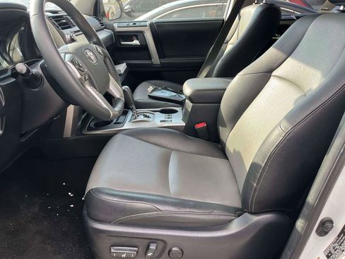 Used 2014 Toyota 4Runner SR5 Premium image 5