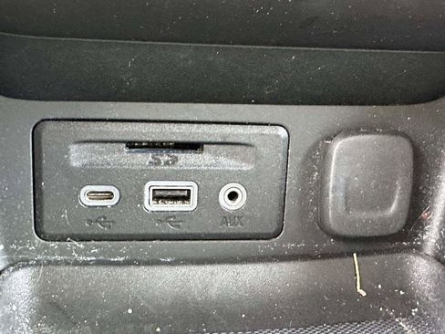 Used 2023 GMC Terrain SLT image 27