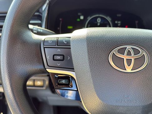 Used 2025 Toyota Camry LE w/ Convenience Package image 21