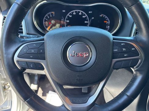 Used 2018 Jeep Grand Cherokee Altitude AWD/4WD image 24