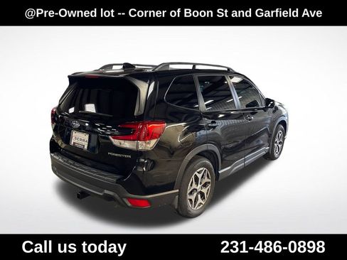 Used 2020 Subaru Forester Premium AWD/4WD image 5
