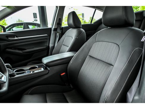 Used 2023 Nissan Altima 2.5 SV w/ SV Premium Package AWD/4WD image 12