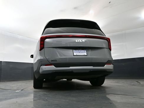Used 2025 Kia Carnival EX FWD image 22