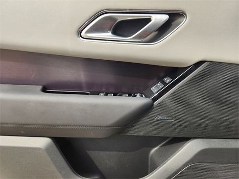 Used 2026 Land Rover Range Rover Velar Dynamic SE image 21