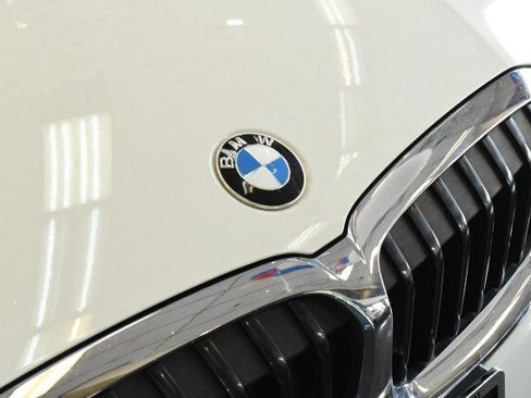 Used 2020 BMW 330i xDrive Sedan w/ Convenience Package AWD/4WD image 5