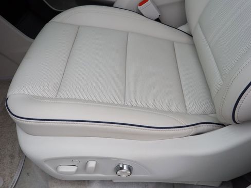 Used 2025 Buick Enclave Avenir image 20