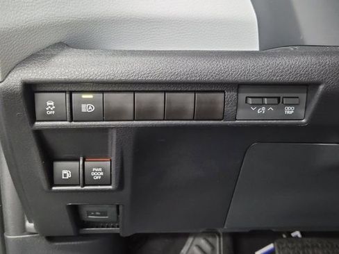 Used 2026 Toyota Sienna XLE image 24