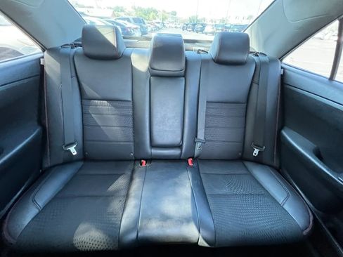 Used 2015 Toyota Camry SE image 16