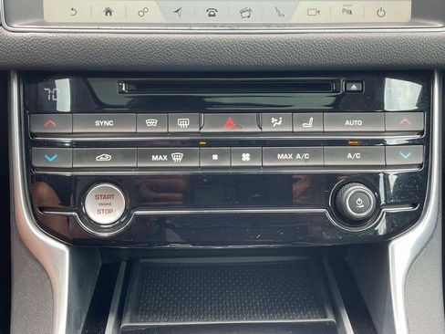 Used 2018 Jaguar XF Premium AWD/4WD image 30