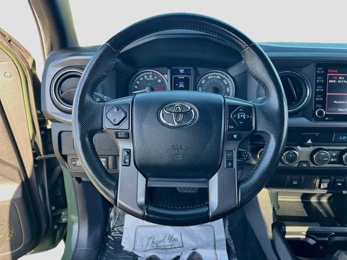 Used 2022 Toyota Tacoma TRD Off-Road AWD/4WD image 11
