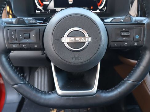 Used 2022 Nissan Pathfinder Platinum w/ Cargo Package FWD image 13