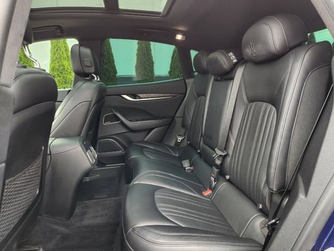 Used 2017 Maserati Levante w/ Luxury Package AWD/4WD image 9