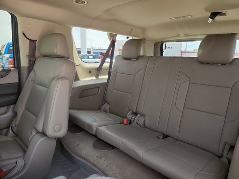 Used 2018 Chevrolet Suburban LT w/ LT Signature Package AWD/4WD image 5
