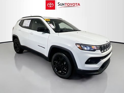 Used 2024 Jeep Compass Latitude AWD/4WD image 1