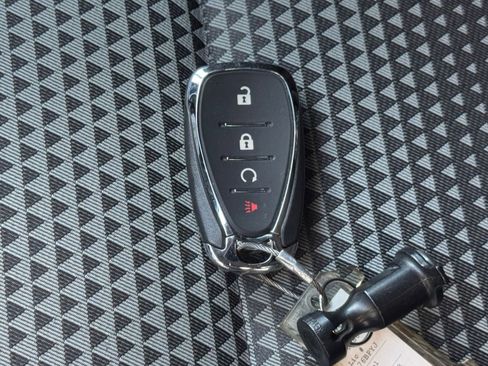 Used 2025 Chevrolet Trax LT image 24