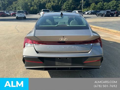 Used 2025 Hyundai Elantra SEL FWD image 4