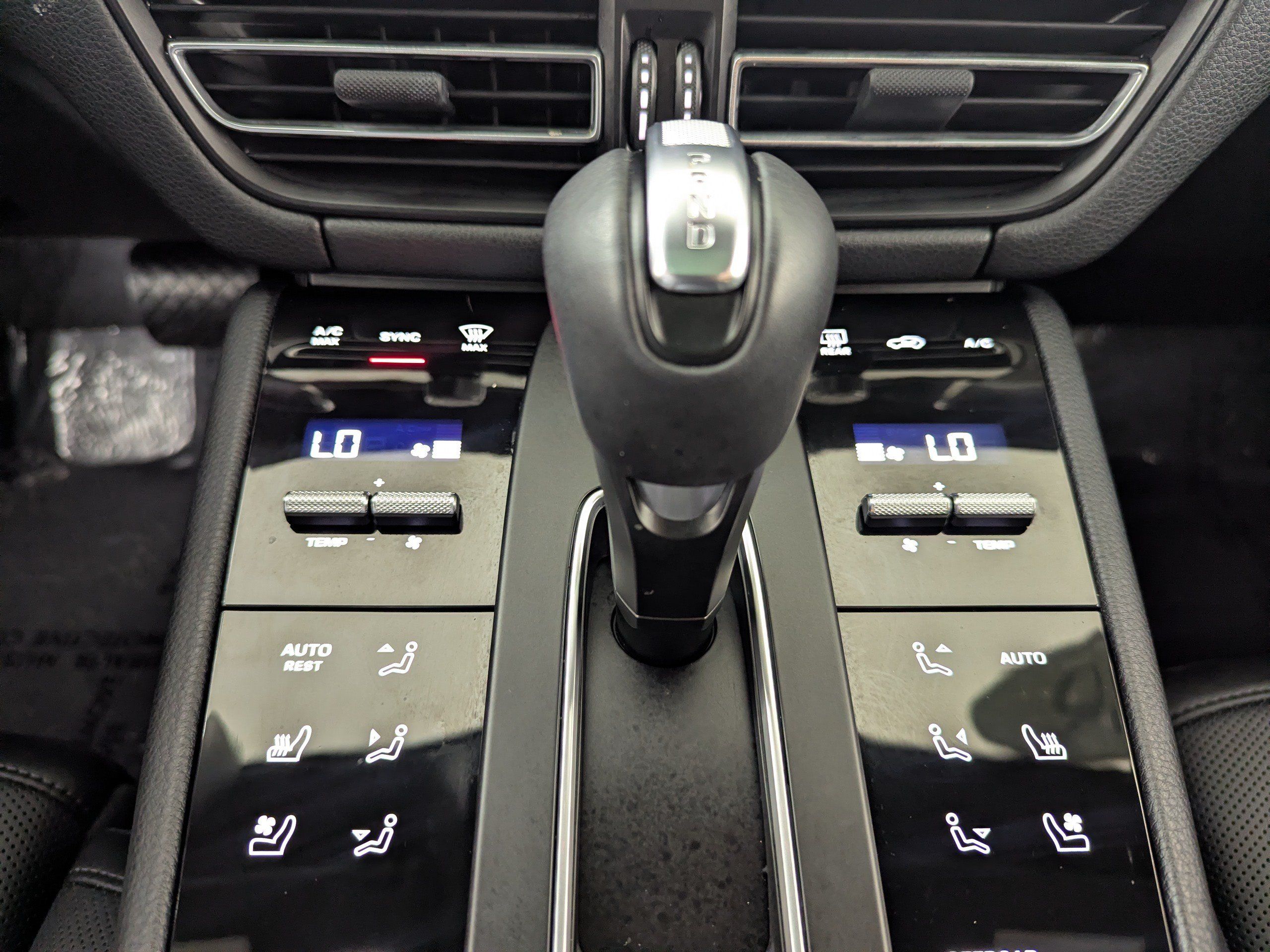 Used 2026 Porsche Macan AWD/4WD image 23
