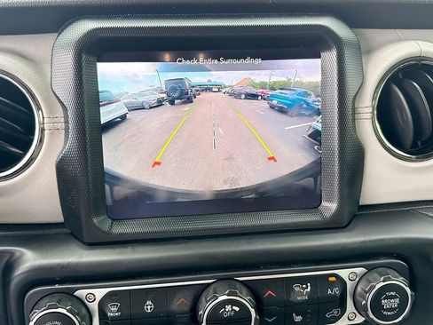 Used 2021 Jeep Wrangler Unlimited Sahara image 15