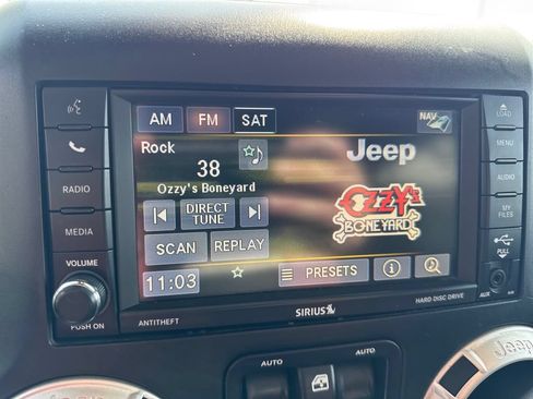 Used 2016 Jeep Wrangler Unlimited Sahara w/ Dual Top Group AWD/4WD image 14