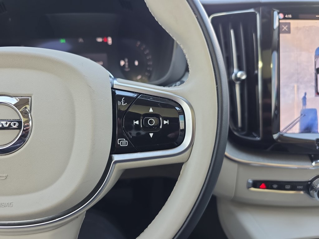 Used 2025 Volvo XC60 B5 Plus w/ Protection Package AWD/4WD image 17