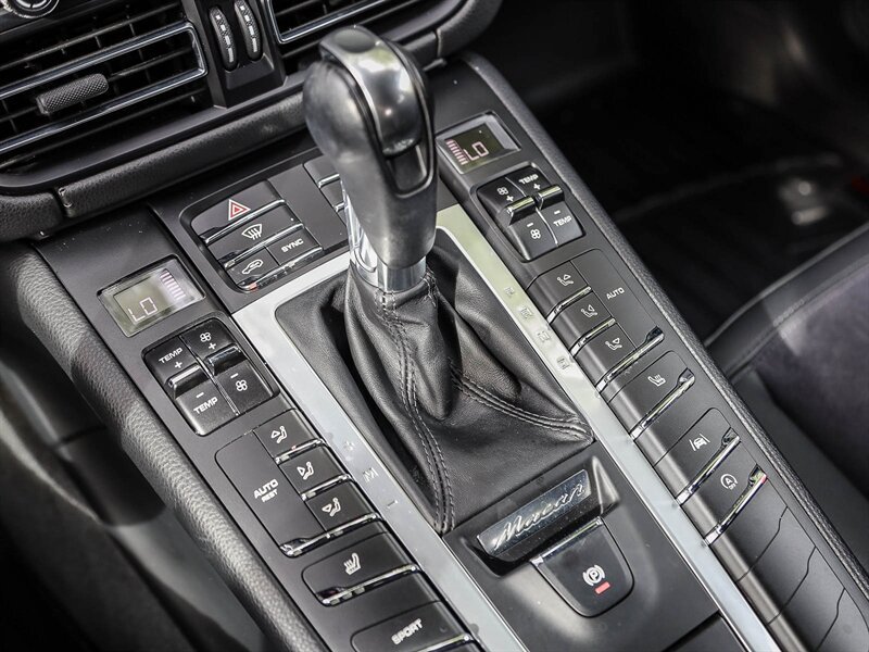 Used 2020 Porsche Macan AWD/4WD image 32