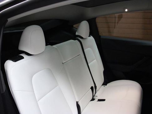 Used 2022 Tesla Model Y Performance image 31