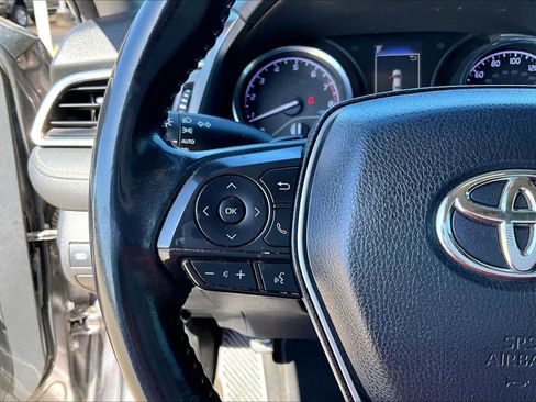 Used 2018 Toyota Camry SE FWD image 21