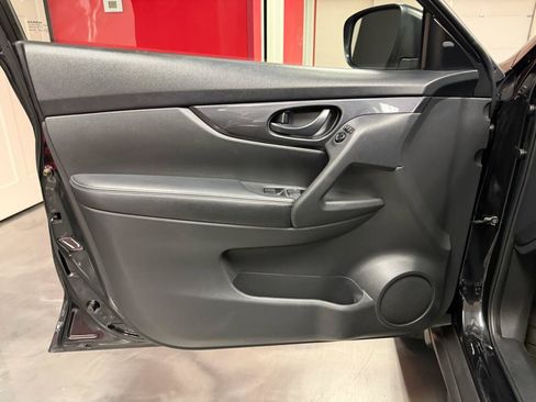 Used 2020 Nissan Rogue S AWD/4WD image 25