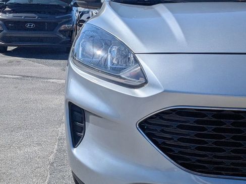 Used 2022 Ford Escape SE image 9