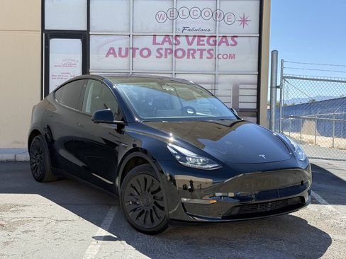Used 2023 Tesla Model Y Long Range AWD/4WD image 1