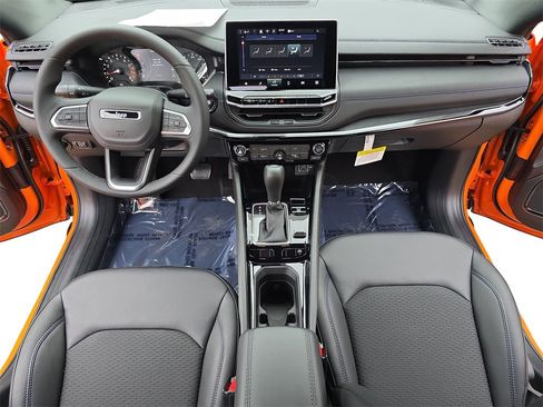 New 2026 Jeep Compass Latitude image 9