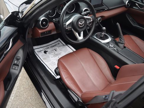 Used 2019 MAZDA MX-5 Miata RF Grand Touring w/ GT-S Package RWD image 2